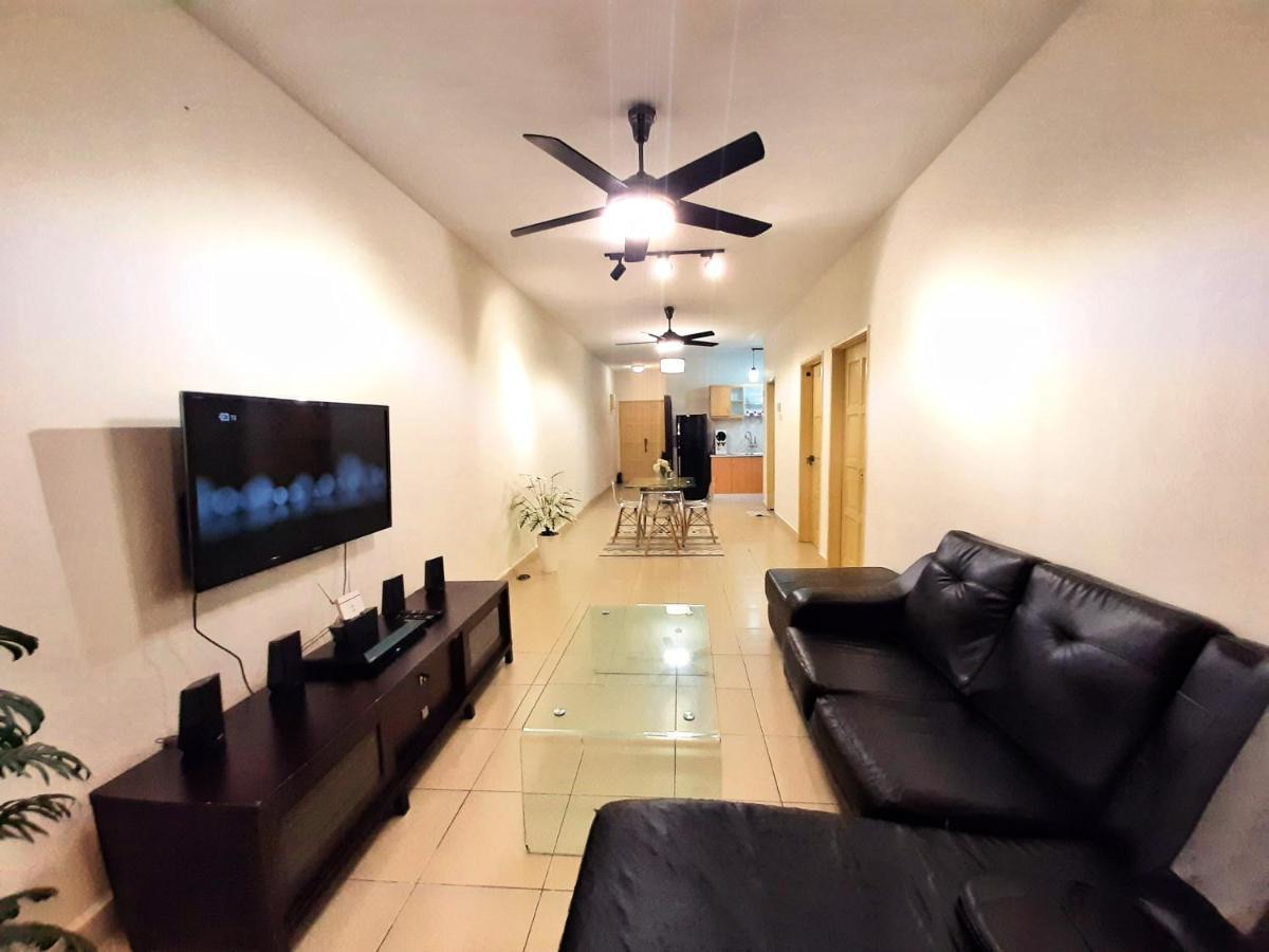 N'Dnie Homestay Pelangi Mall Condominium Кота-Бару Экстерьер фото